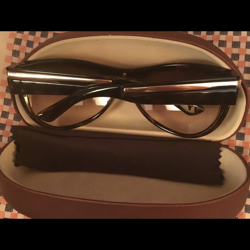GUCCI GLASSES 🤓 🔥🔥🔥ONLY $168🔥🔥🔥GREAT DEAL. - Picture 5 of 9